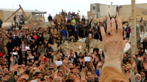 حضور رهبر انقلاب در مناطق زلزلهزده استان کرمانشاه